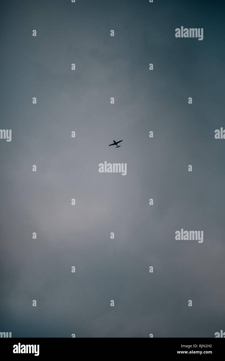 Airplane in sky hi-res stock photography and images - Alamy