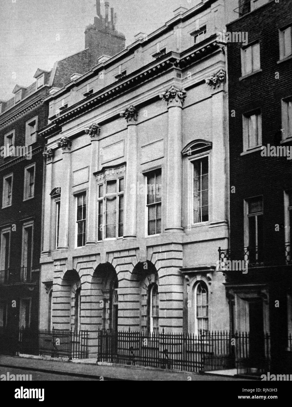 The home of Earl and Countess of Strathmore, at 17 Bruton Street, where Princess Elizabeth (later Queen Elizabeth II), was born on 21 April 1926 Stock Photo