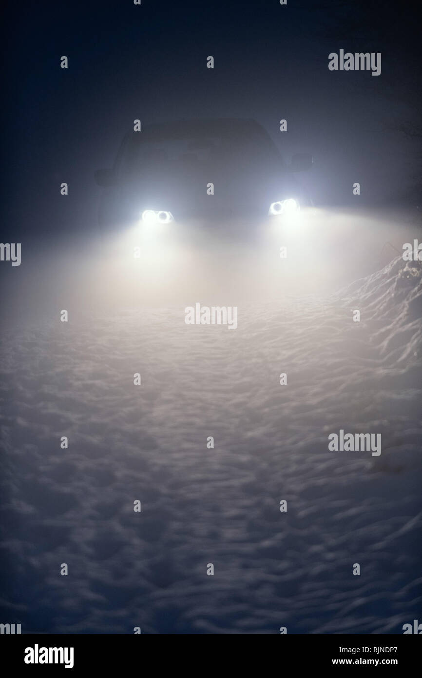 Car headlights night head on hi-res stock photography and images - Alamy