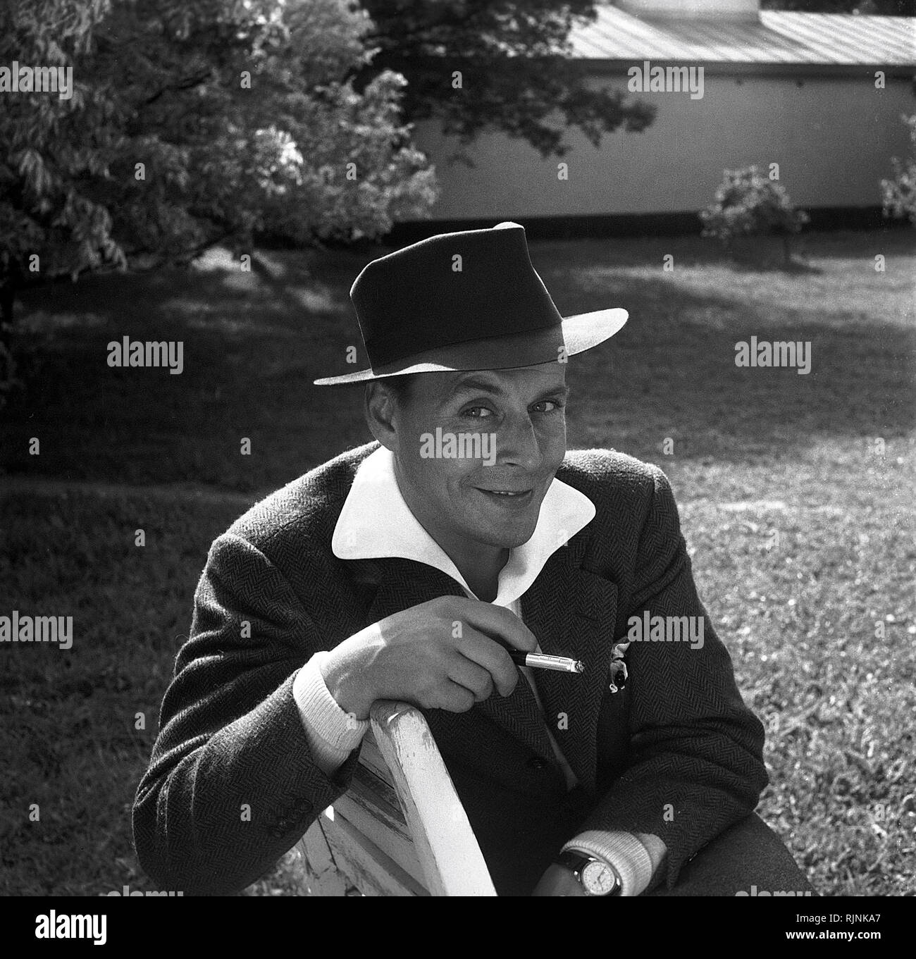 1950s fashion men fedora hi-res stock photography and images - Alamy