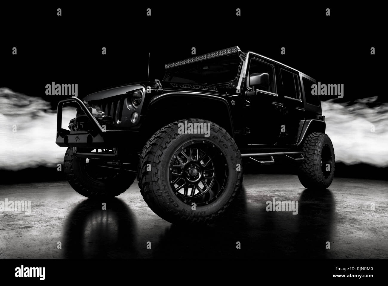 Lifted jeep hi-res stock photography and images - Alamy