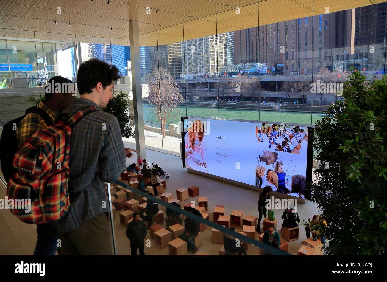 Apple Store Michigan Avenue, Chicago, IL, USA Stock Photo - Alamy