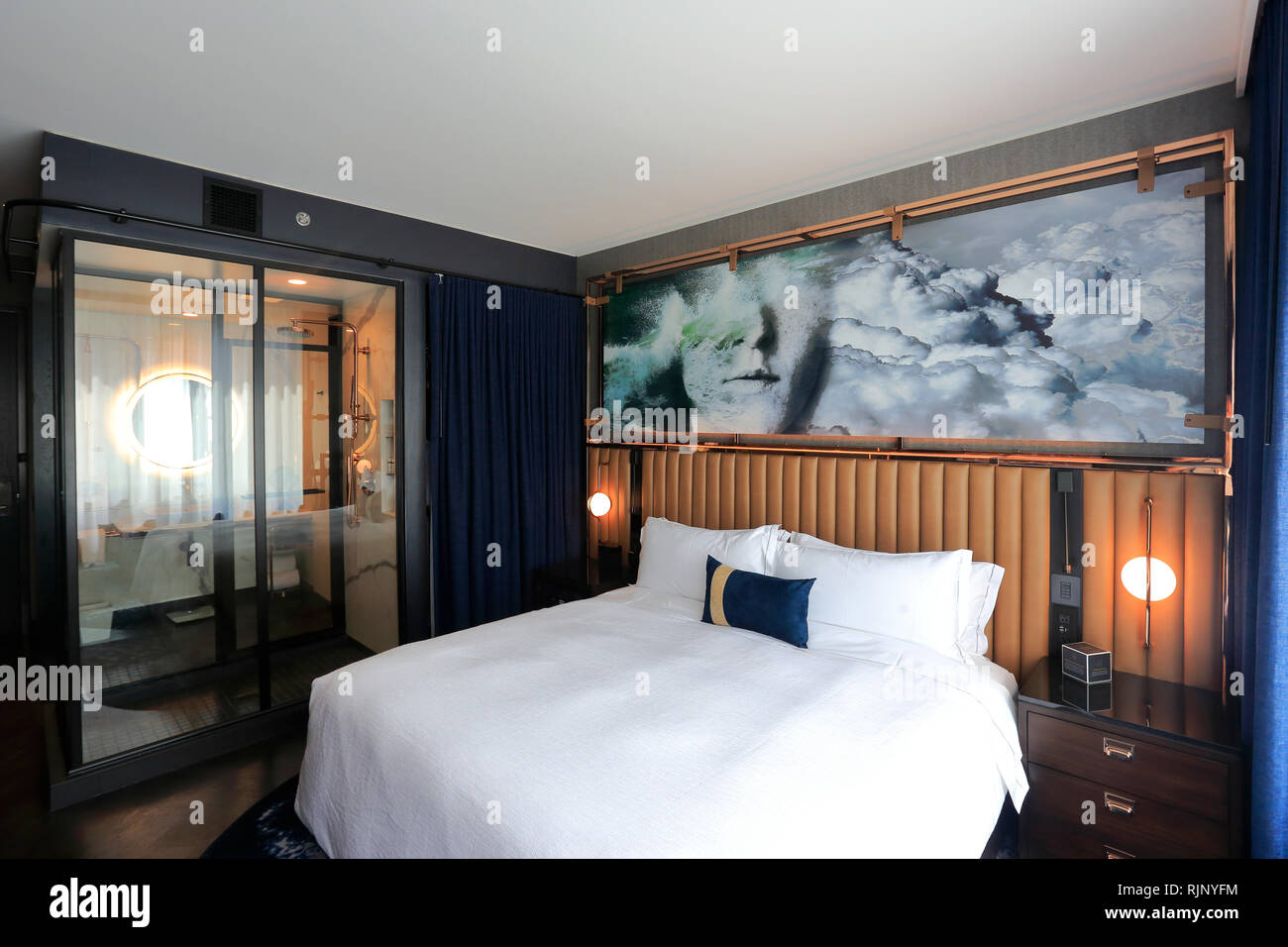 The guest room in Hotel EMC2 Autograph Collection in Chicago