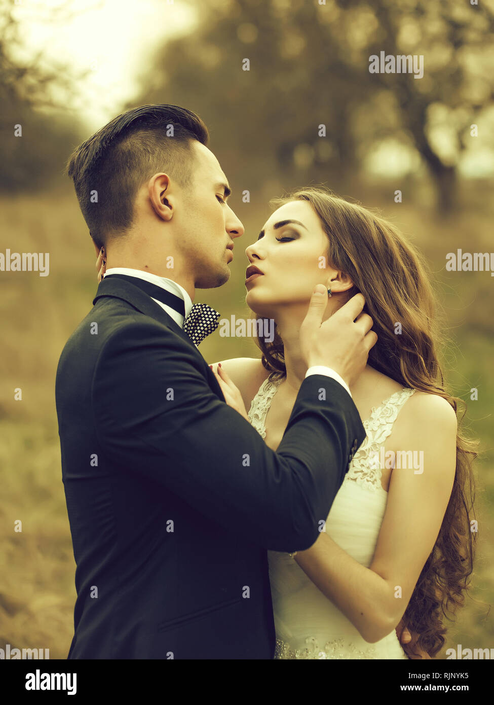 Happy wedding couple Stock Photo - Alamy