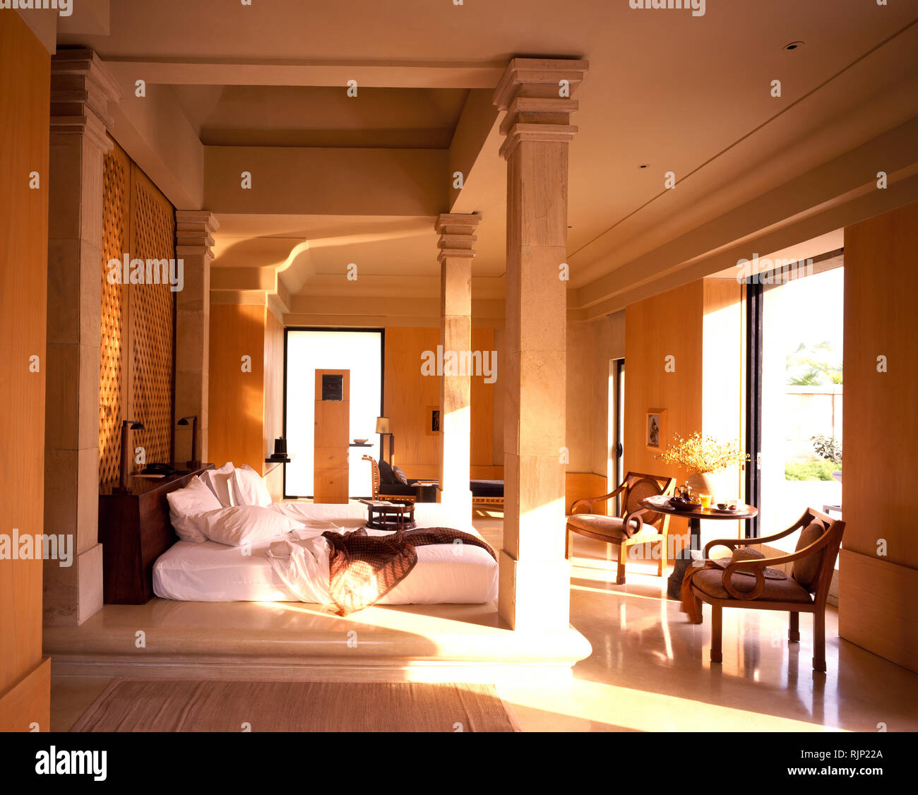 Large pillars hires stock photography and images Alamy