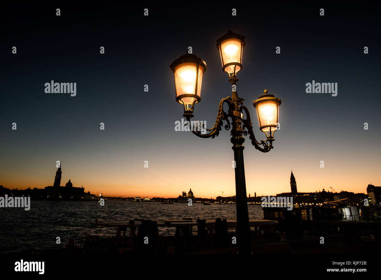 Grand canal venice sunset purple hi-res stock photography and images ...