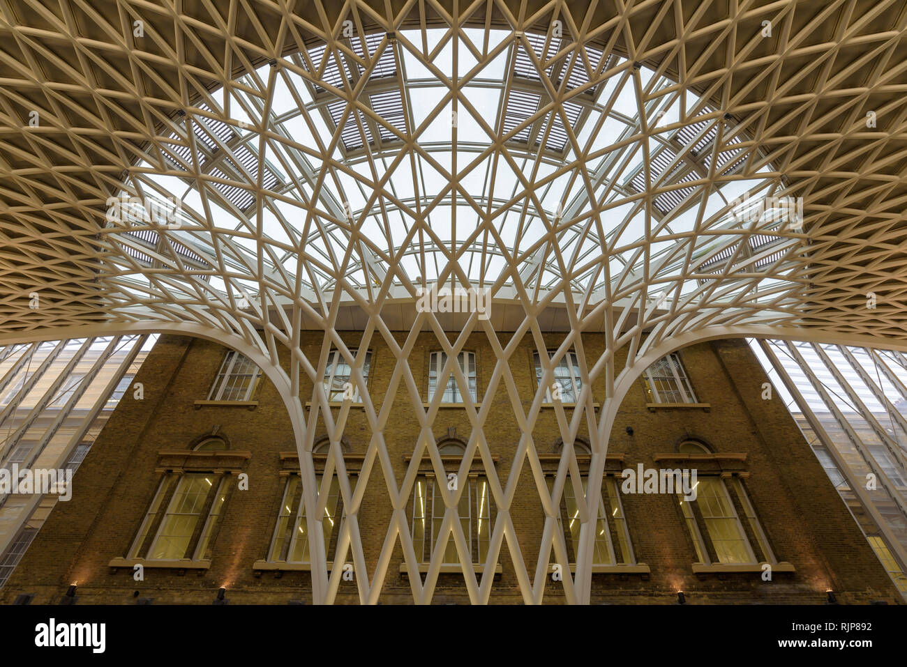 Inside kings cross hi-res stock photography and images - Alamy