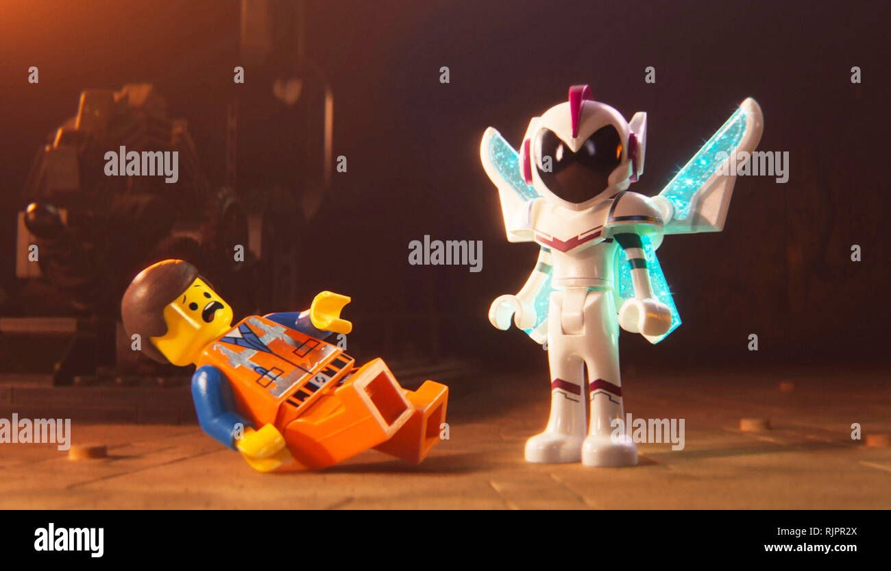 THE LEGO MOVIE 2: THE SECOND PART, (from left): Emmet (voice: Chris Pratt), General Mayhem (voice: Stephanie Beatriz), 2019. © Warner Brothers / courtesy Everett Collection Stock Photo