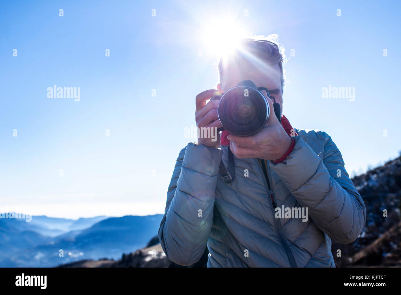 Man taking photograph camera hi-res stock photography and images - Alamy