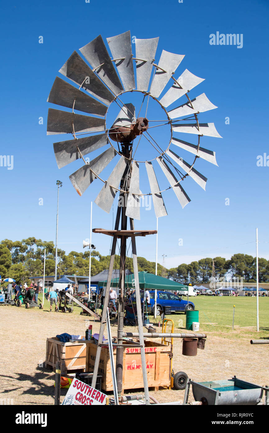 Windmill water pump hires stock photography and images Alamy