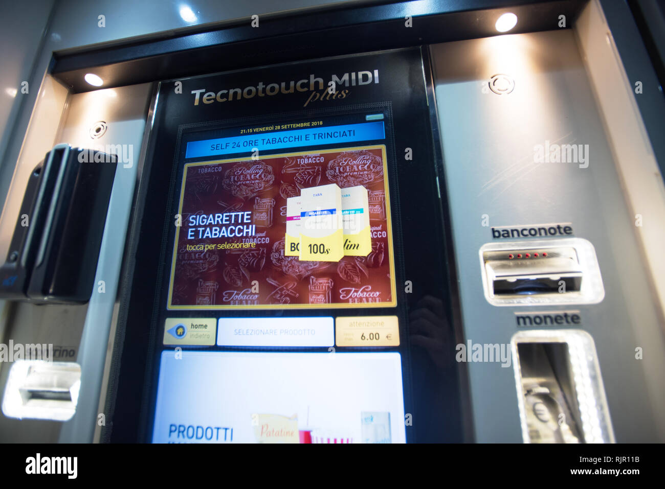 Cigarette vending machines hires stock photography and images Alamy