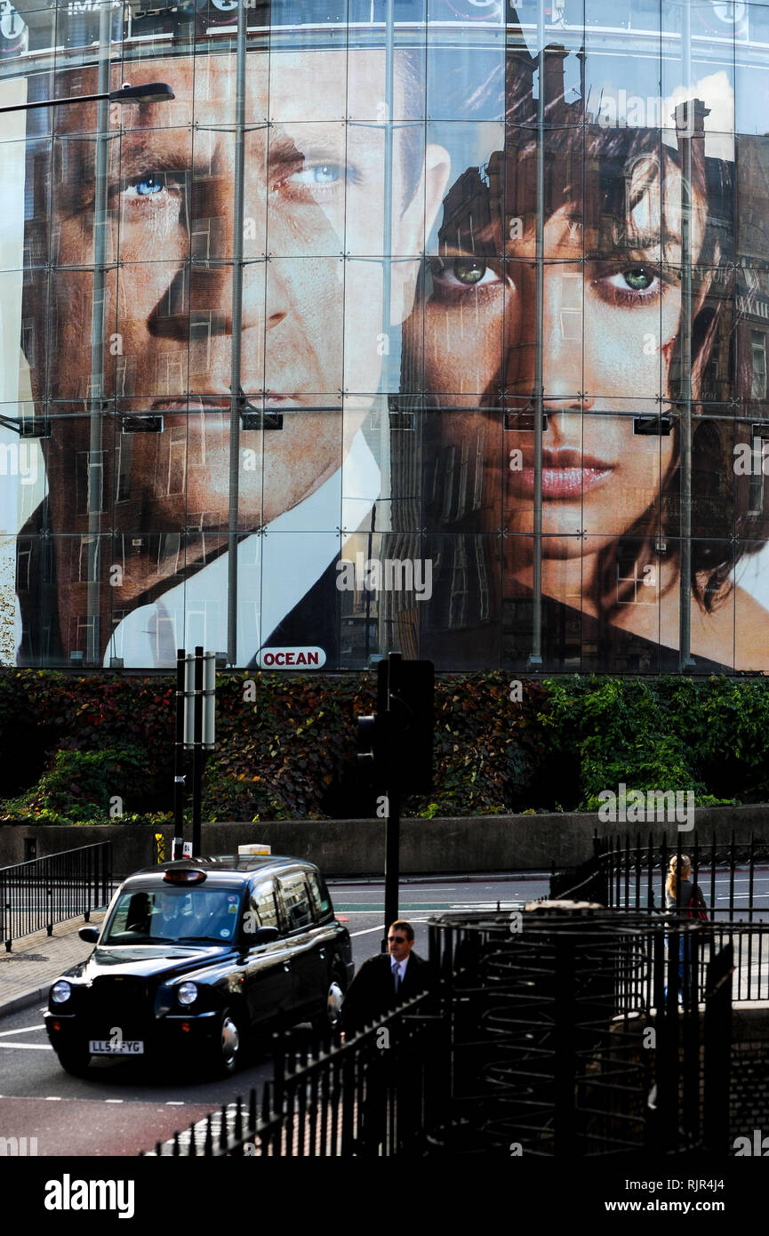 Quantum Of Solace / one sheet / teaser / Bond with gun style / USA, image size:865x1390