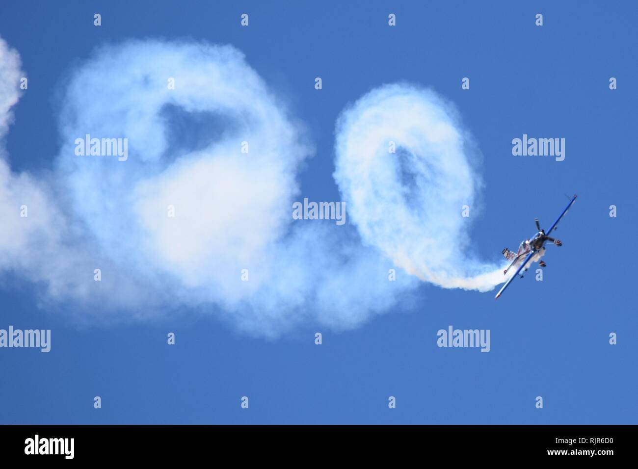 Propeller driven aircraft hires stock photography and images Alamy