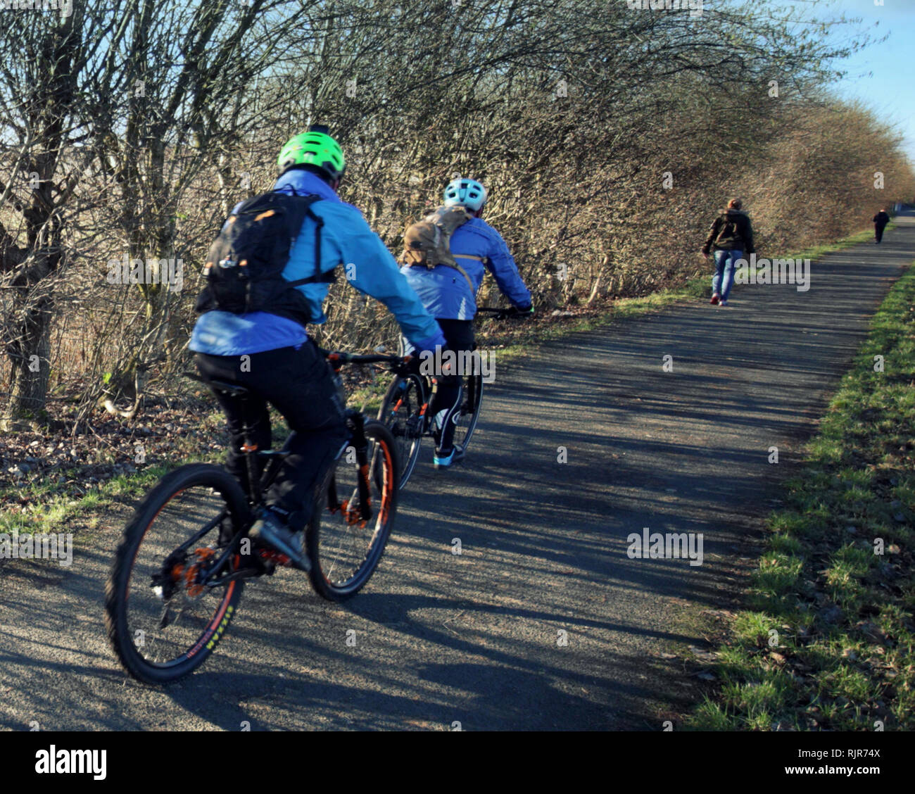 Cyclists on the tow path on the Forth and Clyde canal Stock Photo