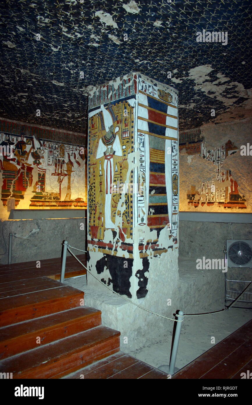 Wall Painting inside the tomb (QV66) of Nefertari, in Egypt's Valley of the Queens Stock Photo