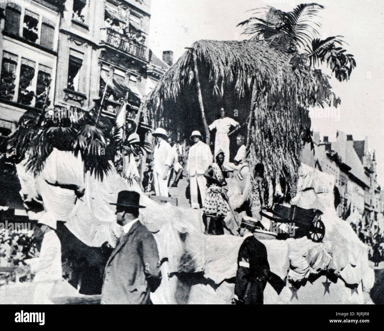 Parade by Belgian colonists from the Belgian Congo, passes through the streets of Antwerp, Belgium 1923. The Belgian Congo was a Belgian colony in Central Africa between 1908 and 1960 in what is now the Democratic Republic of the Congo (DRC) Stock Photo