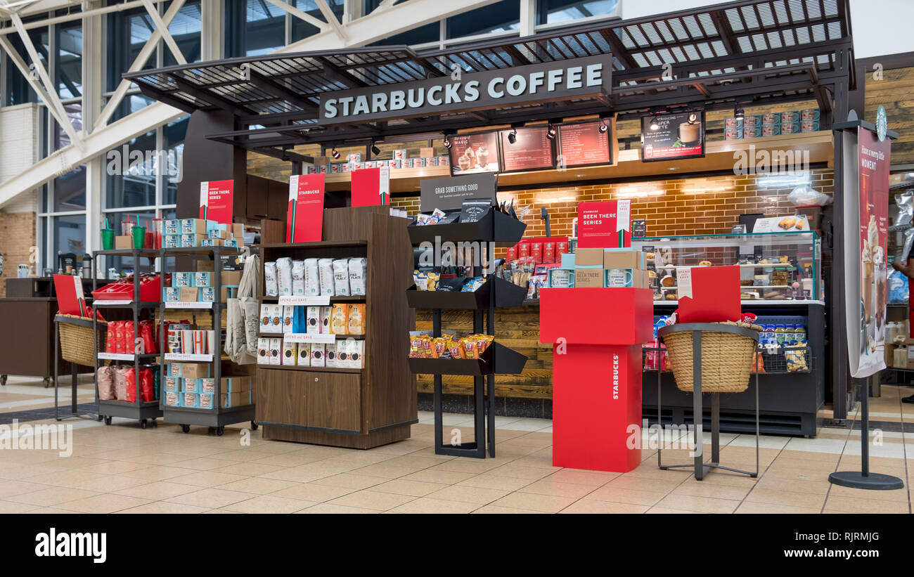 CHICAGO, IL DECEMBER 1, 2018 Starbucks shop inside O'Hare Travel