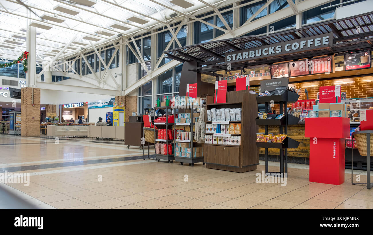 CHICAGO, IL DECEMBER 1, 2018 Starbucks shop inside O'Hare Travel