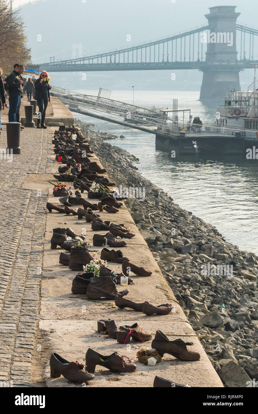 Budapest, Hungary - 12.11.2018: "Shoes on the Danube bank" - Monument as a  memorial of the victims of the Holocaust during world war II on the bank of  Stock Photo - Alamy