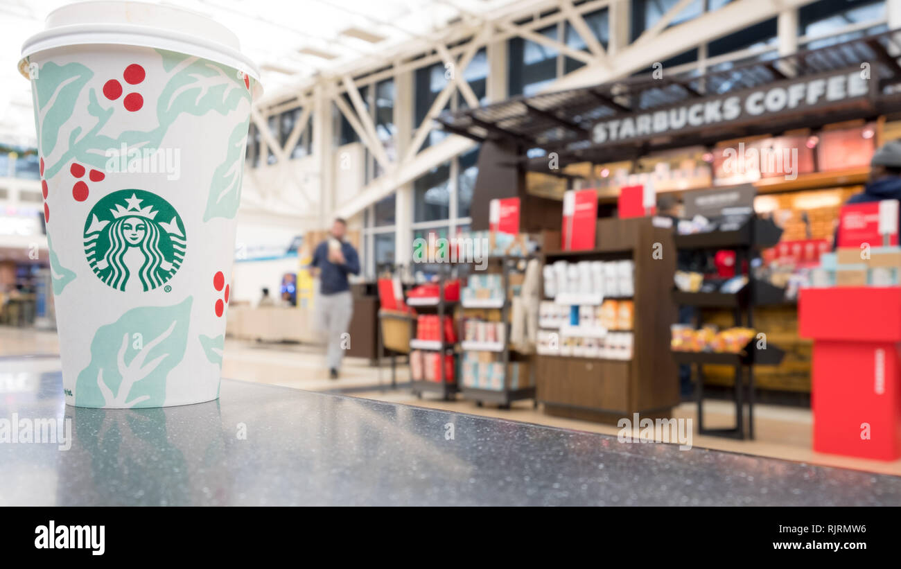 CHICAGO, IL - DECEMBER 1, 2018 - Starbucks shop inside O'Hare Travel Plaza with different coffe types on display Stock Photo