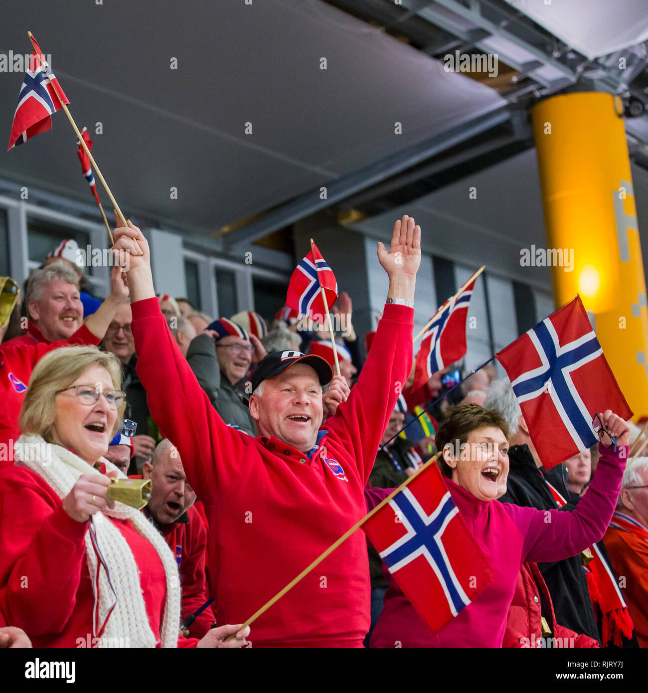 INZELL, Max Aicher Arena, 07-02-2019 , season 2018 / 2019 , World Single Distances Speedskating Championships. Norwegian fans celebrating the victory  of Sverre Lunde Pedersen    during WC Single Distances 7 February Stock Photo