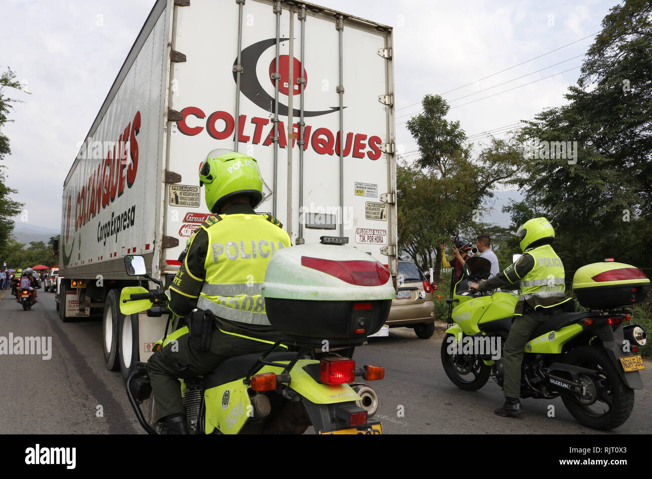 Cucuta, Colombia. 07th Feb, 2019. Police flank a truck with relief supplies for Venezuela near the border town of the Colombian border town of Cucuta. The self-proclaimed Venezuelan interim president Guaido wants to have humanitarian aid sent from Colombia to Venezuela for the suffering population in the coming days. President Maduro refuses. He considers the supplies to be a pretext for US military intervention in the country. Credit: Benjamin Rojas/dpa/Alamy Live News Stock Photo