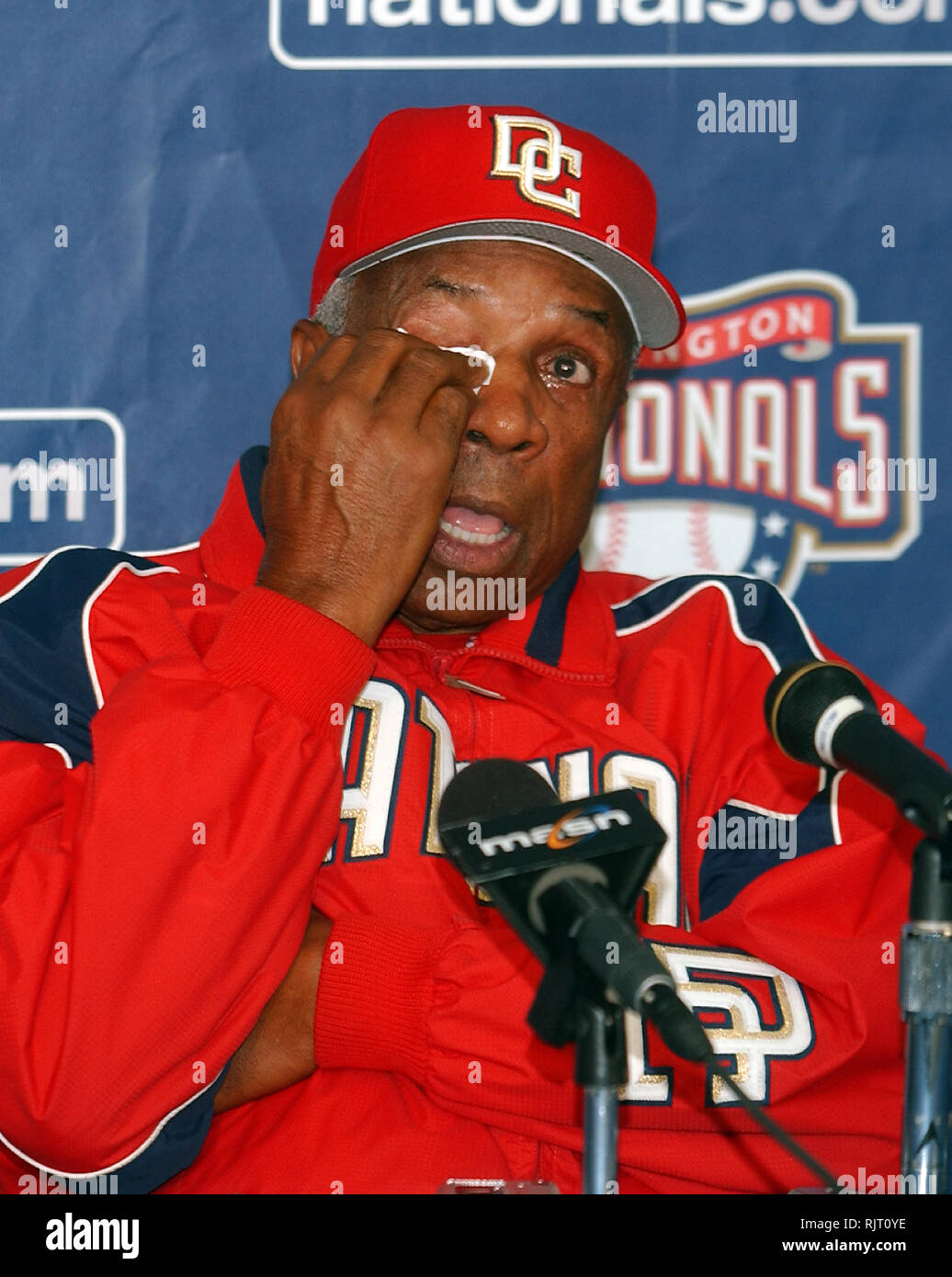 October 1, 2006 - Washington, District of Columbia, U.S. - Washington, D.C. - October 1, 2006 -- Washington Nationals manager Frank Robinson wipes a tear as he discusses his past and future in baseball at his pre-game press conference at RFK Stadium in Washington, D.C. on October 1, 2006.  In his final game as manager, Robinson's Nationals will host the New York Mets. (Credit Image: © Ron Sachs/CNP via ZUMA Wire) Stock Photo