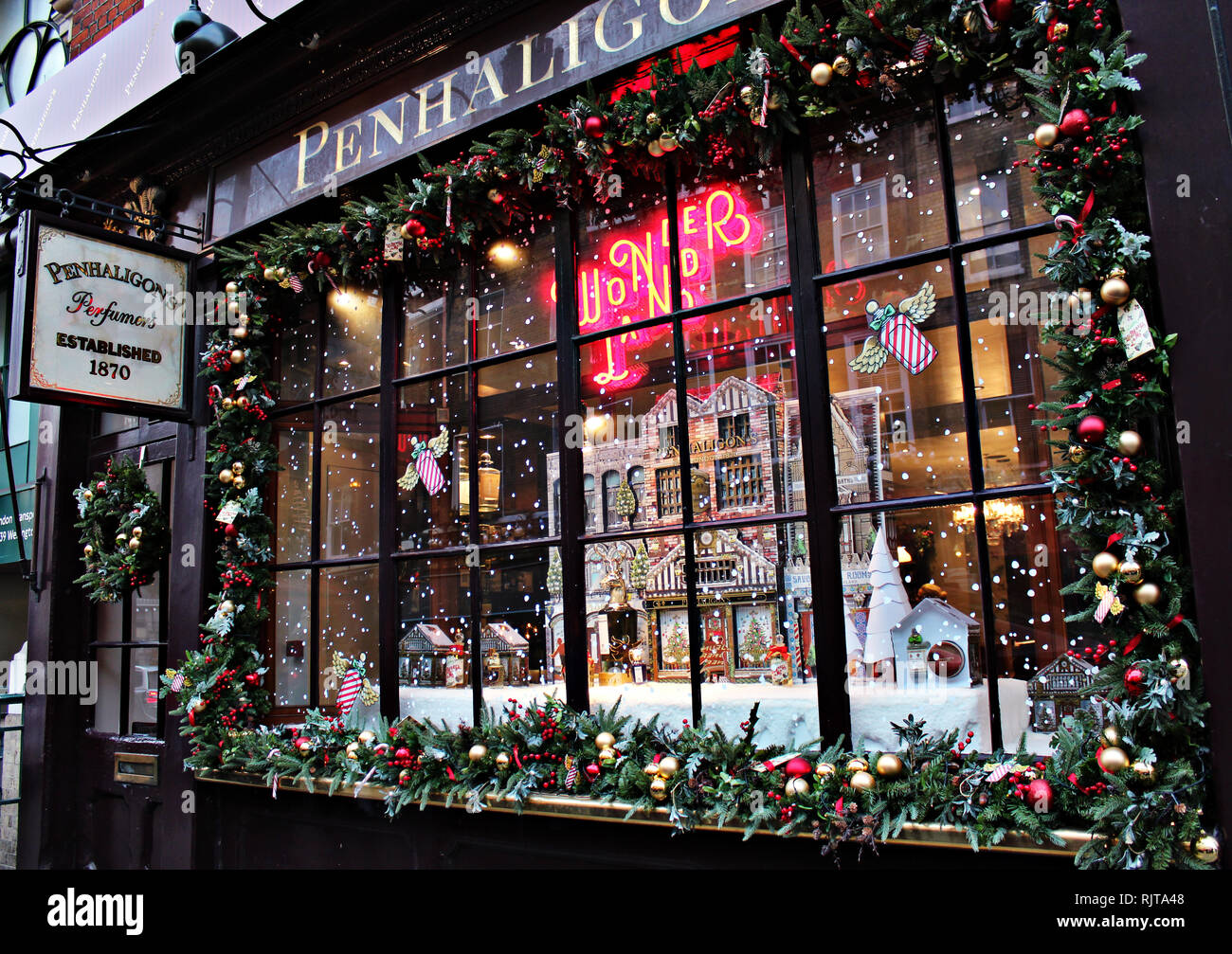 The Perfume Shop Uk Stock Photos &amp; The Perfume Shop Uk Stock Images - Alamy