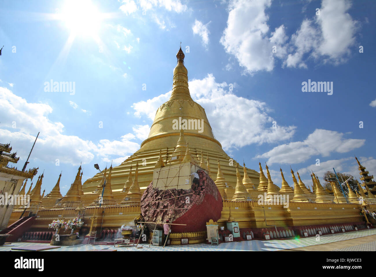 Bago, Myanmar,Feb 2,2018, Take photo the Shwemawdaw Pagoda ,the tallest pagoda in Myanmar, referred to as the Golden God Temple Stock Photo