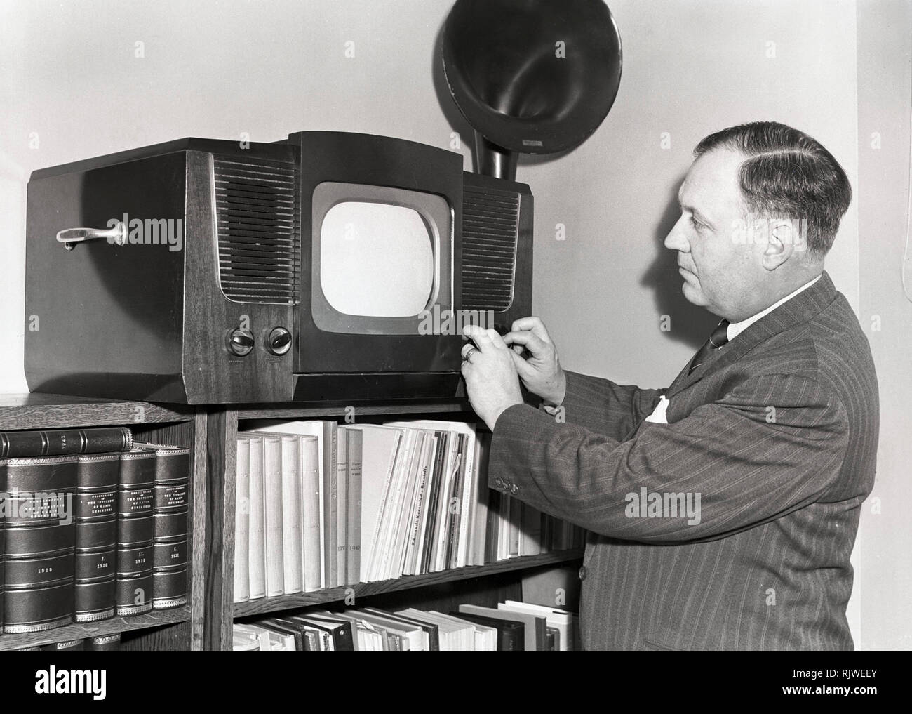 1940s tv hi-res stock photography and images - Alamy