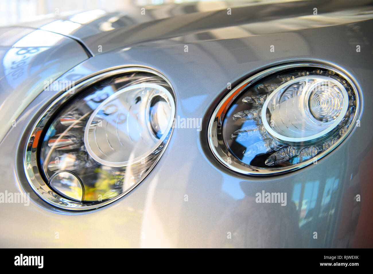 Halogen headlights hi-res stock photography and images - Alamy