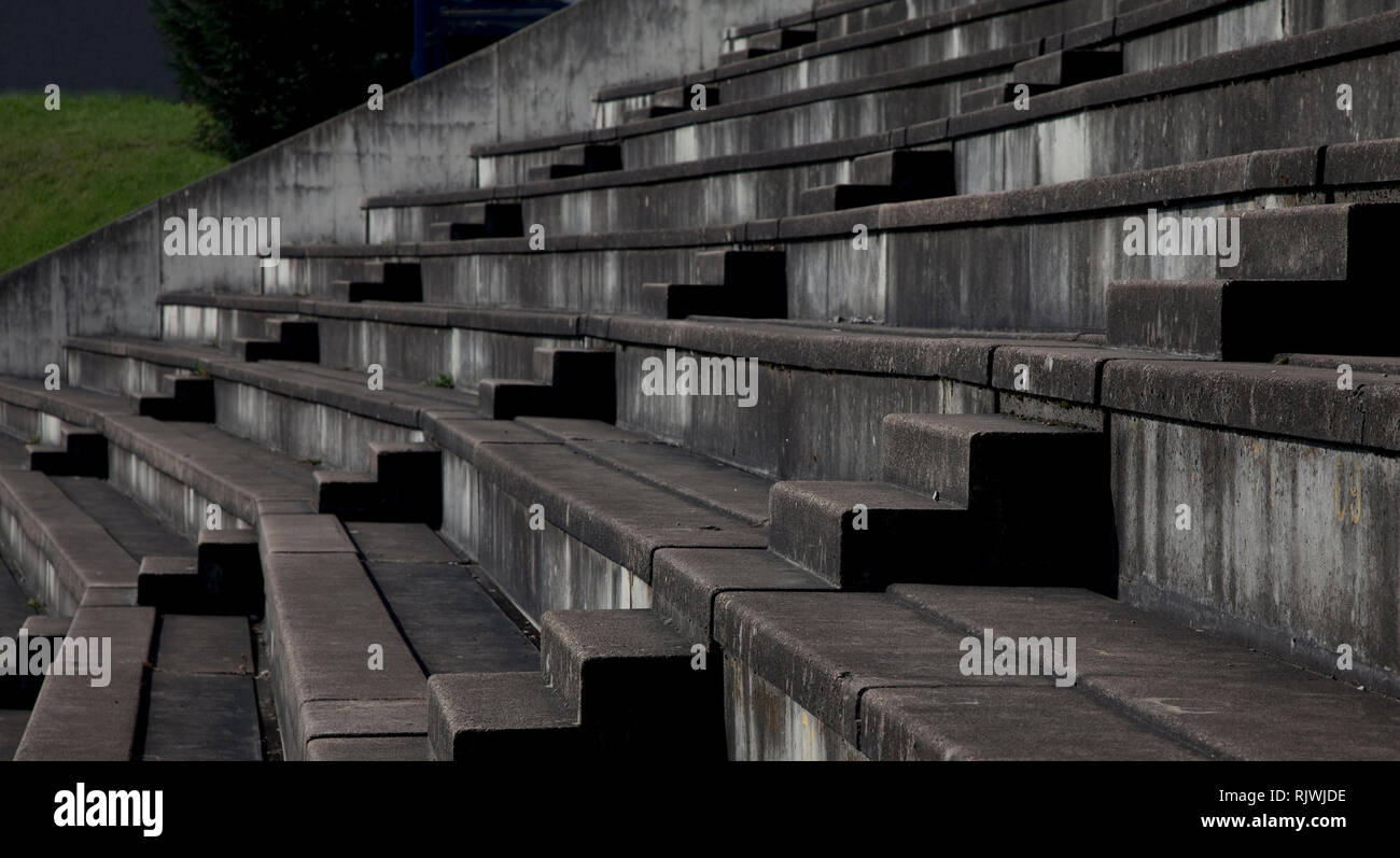 Firminy, Stadion, Le Corbusier, Posthum 1966-1969, Tribünensitzplätze Stock Photo