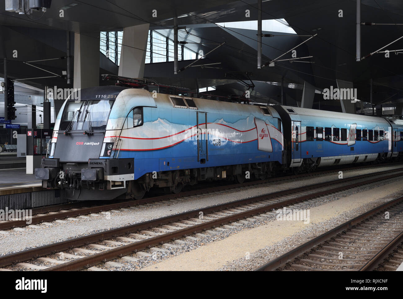 class 1116 taurus electric locomotive;vienna hbf;austria Stock Photo