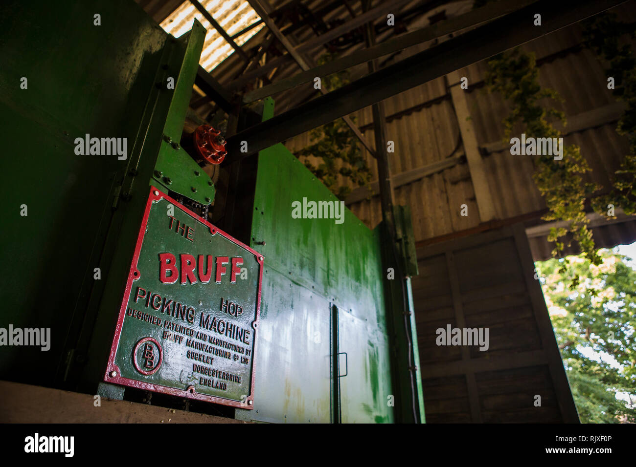 Hop picking machine hi-res stock photography and images - Alamy