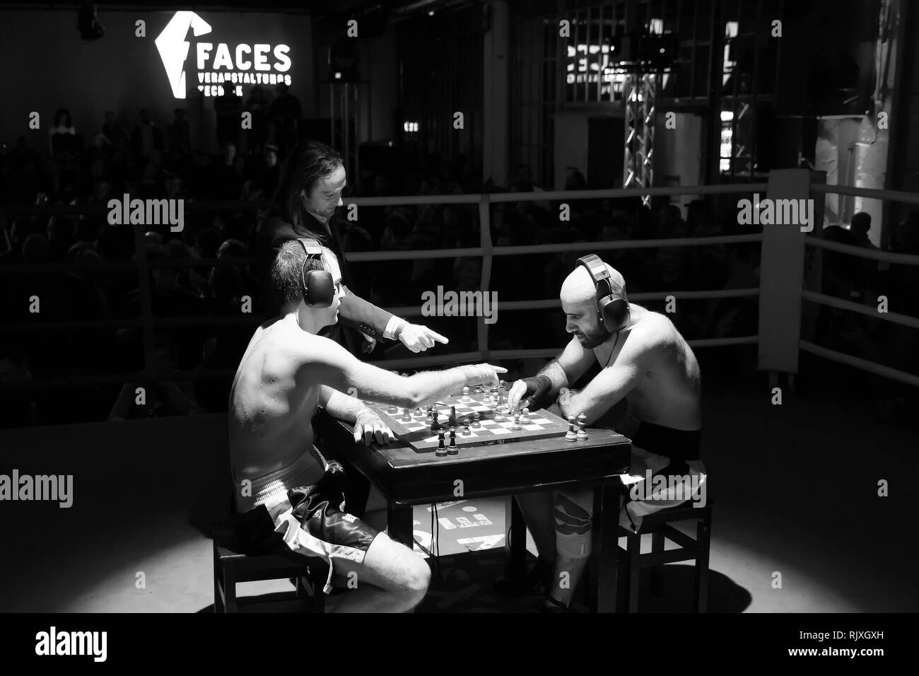 Moscow, Russia. 28th of November, 2013 Italian boxer Gianluca Sirci in a  match against Russian athlete Nikolai Sazhin at the World Chess Boxing  Championship in Moscow, Russia Stock Photo - Alamy