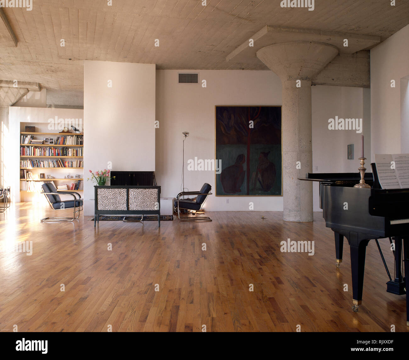 Loft apartment new york hi-res stock photography and images - Alamy
