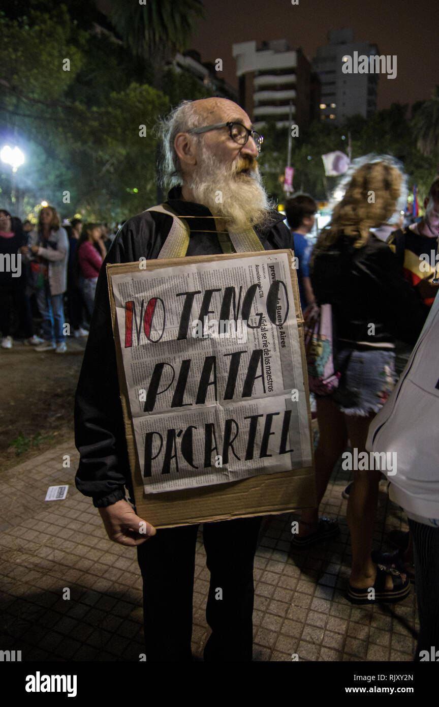 Rosario's main square demonstration against rising tariffs and cuts to pensions and salaries in January 2019 'I don't even have money for this sign Stock Photo