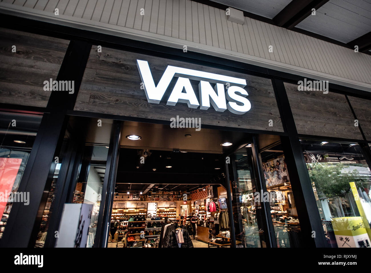 vans store