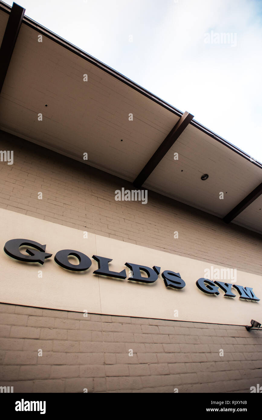 GOLD'S GYM サイン入り写真 Golds gym sign hi-res stock photography and images - Alamy