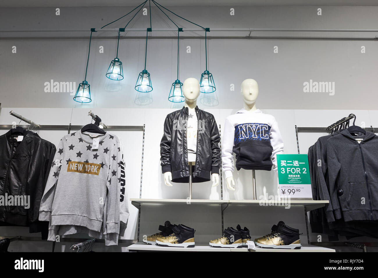 Chinese department store hi res stock photography and images Page 23 Alamy