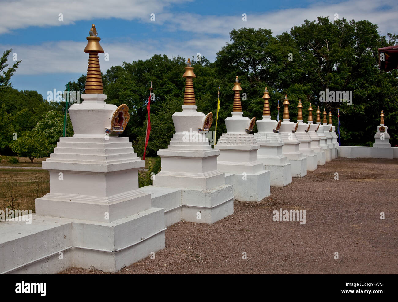 La Boulaye, TEMPEL DER 1000 BUDDHAS, gegründet 1987 von tibetischen Mönchen. Lamaistisches Zentrum verbunden mit einer Hochschule für Tibetologie, Stu Stock Photo