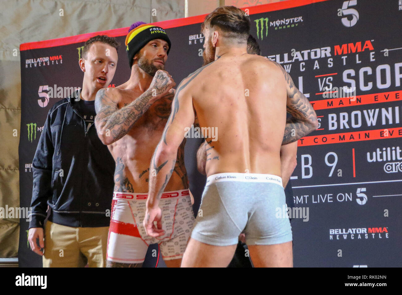 Boxing weigh ins hires stock photography and images Alamy