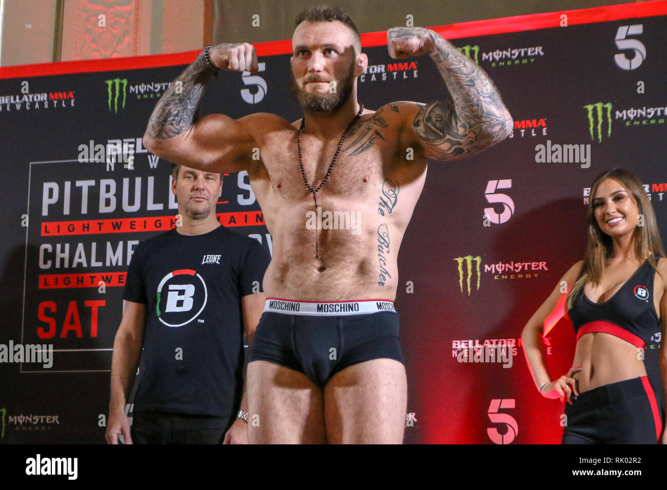 Boxing weigh ins hires stock photography and images Alamy