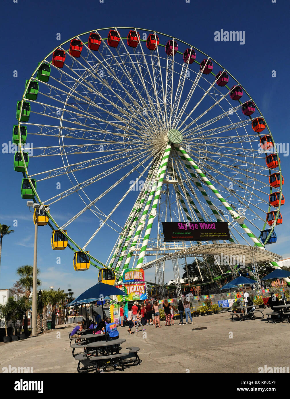 Tampa Bay, Florida, USA. 7th Feb 2019. People wait in line to ride the