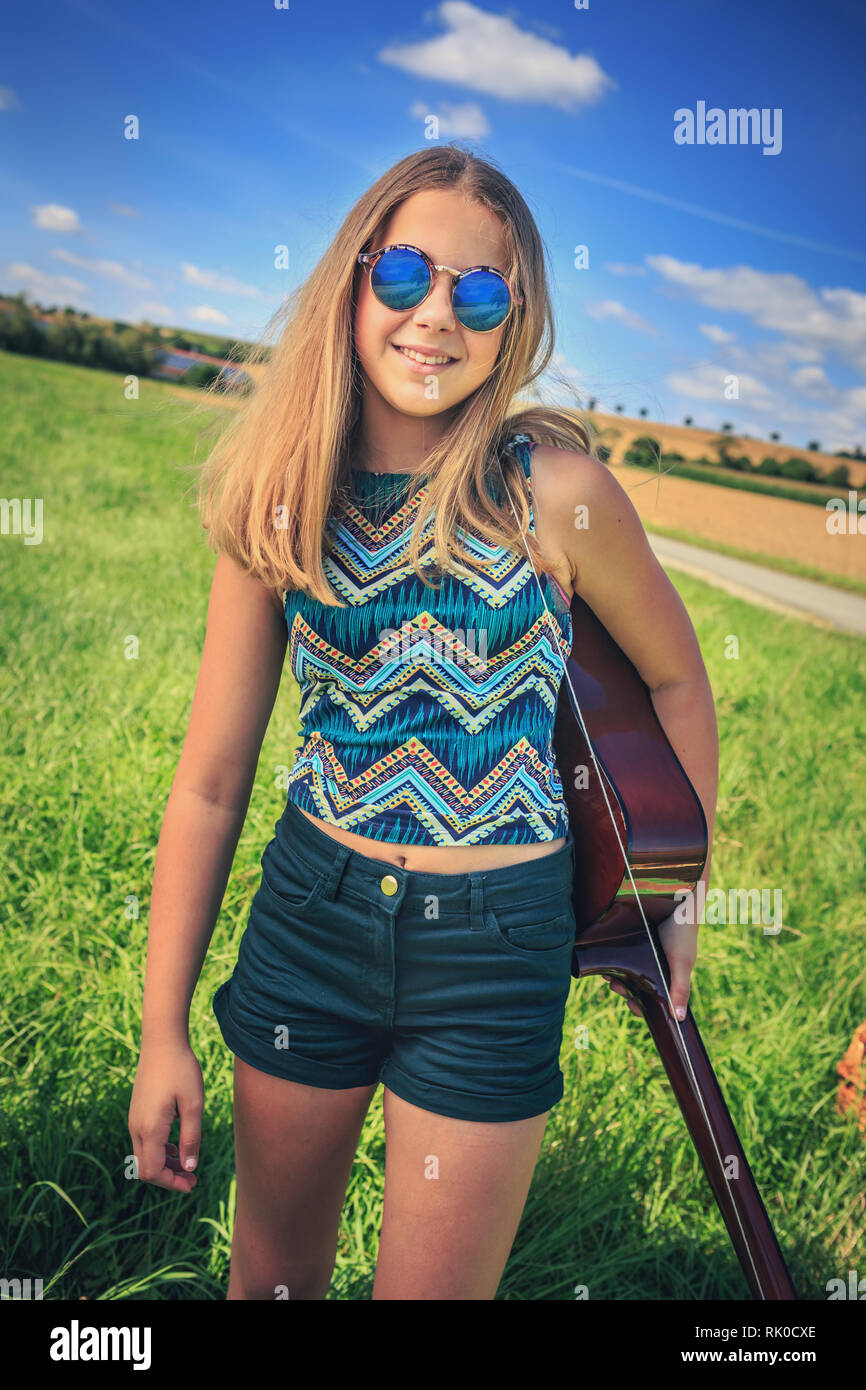 Outdoor portrait of young girl with a guitar Stock Photo - Alamy