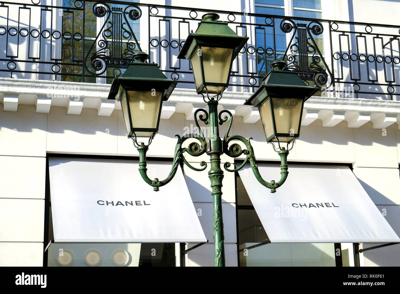 14.11.2018, Bruessel, Belgien - Filiale von Chanel auf dem Boulevard de Waterloo im Quartier Savon in Bruessel Stock Photo