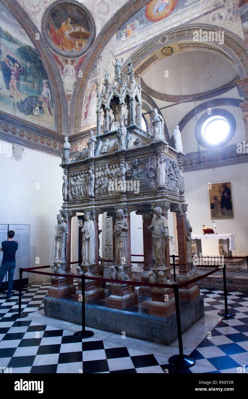 Italy. Lombardy, Milan. In the Basilica of Sant'Eustorgio there is the Portinari Chapel. In the arch you can find the remains of St. Peter Martyr. Stock Photo