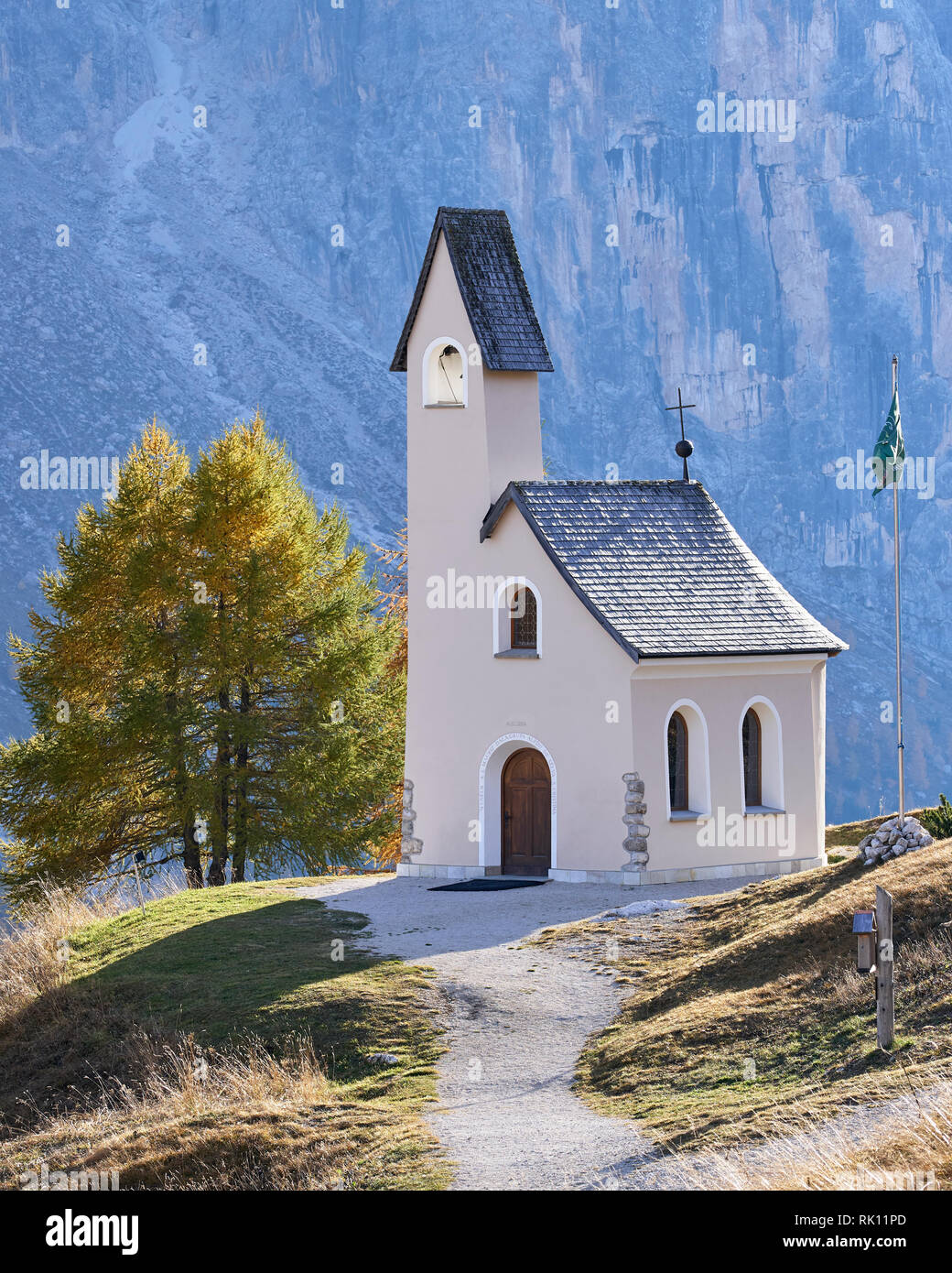 The Cappella di San Maurizio, Passo Gardena, Dolomites, Italy Stock Photo