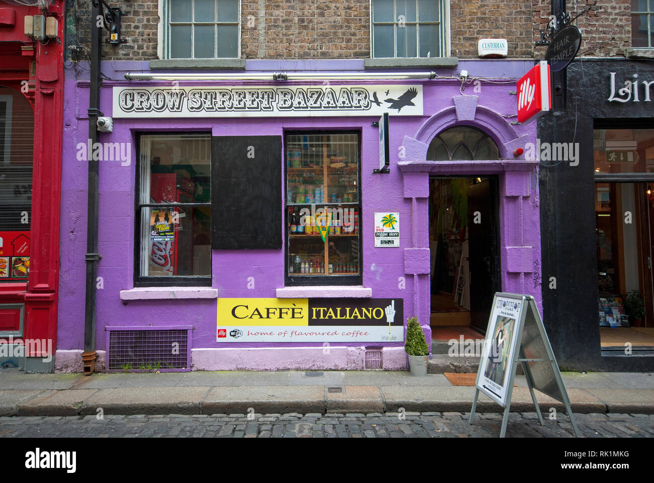 Food and drink store in Temple Bar quarter, Dublin, Ireland Stock Photo