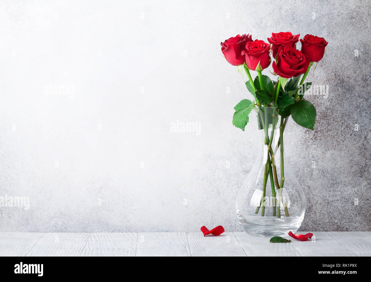 Valentine's day greeting card with red rose flowers bouquet in front of ...